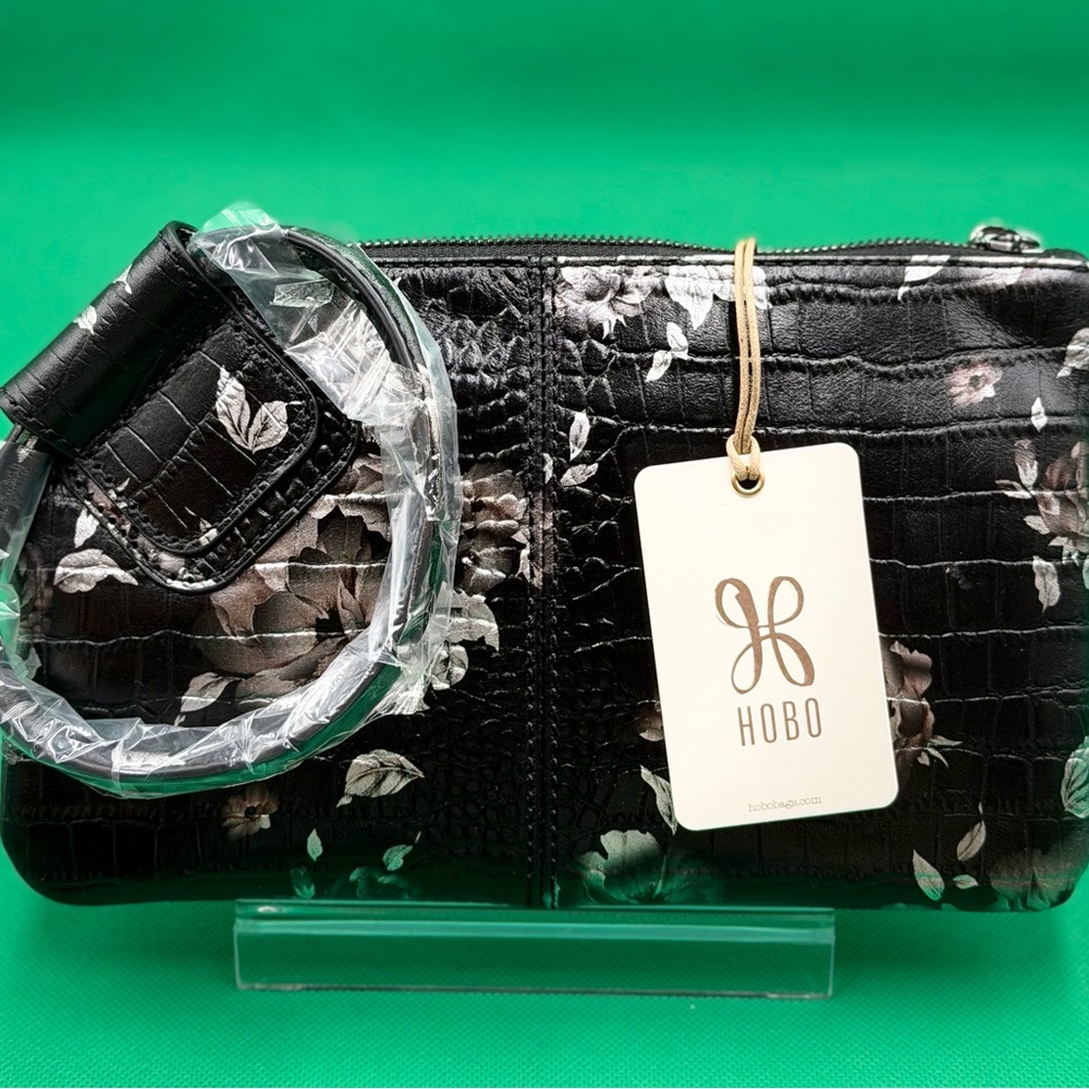 HOBO Sable Black and White Rose Floral Wristlet Bag, New - Picture 2 of 7